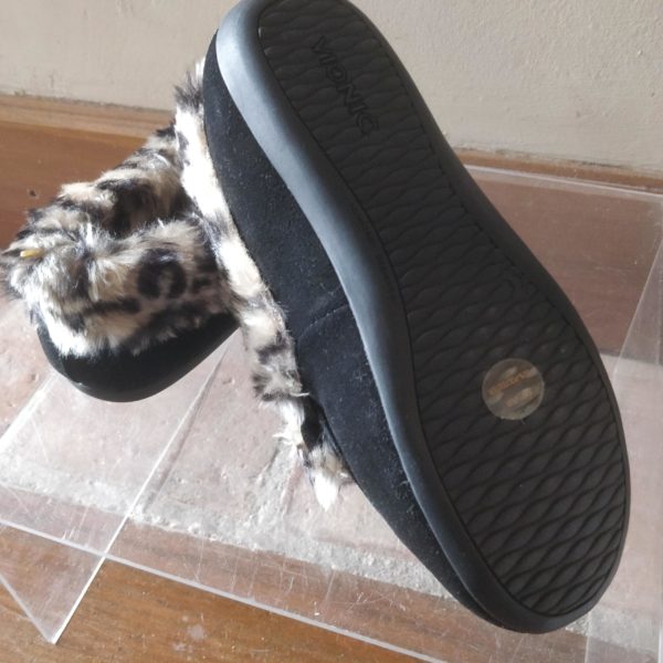 Vionic Juniper Black Slipper