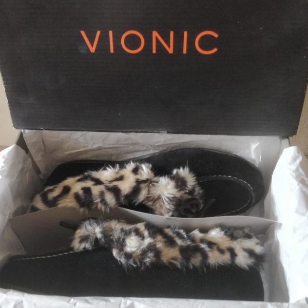 Vionic Juniper Black Slipper